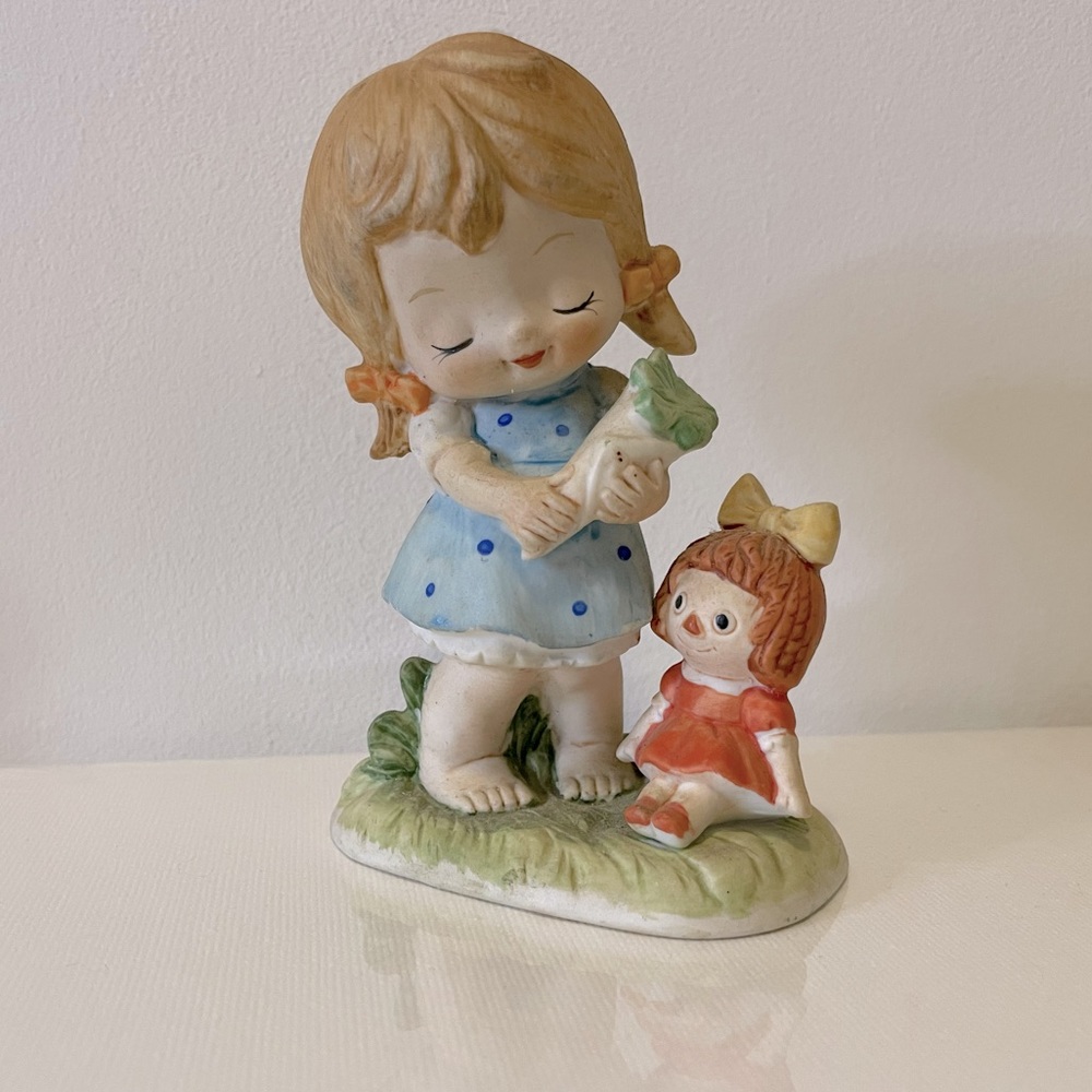 2/$45 Beautiful vintage rare figurine